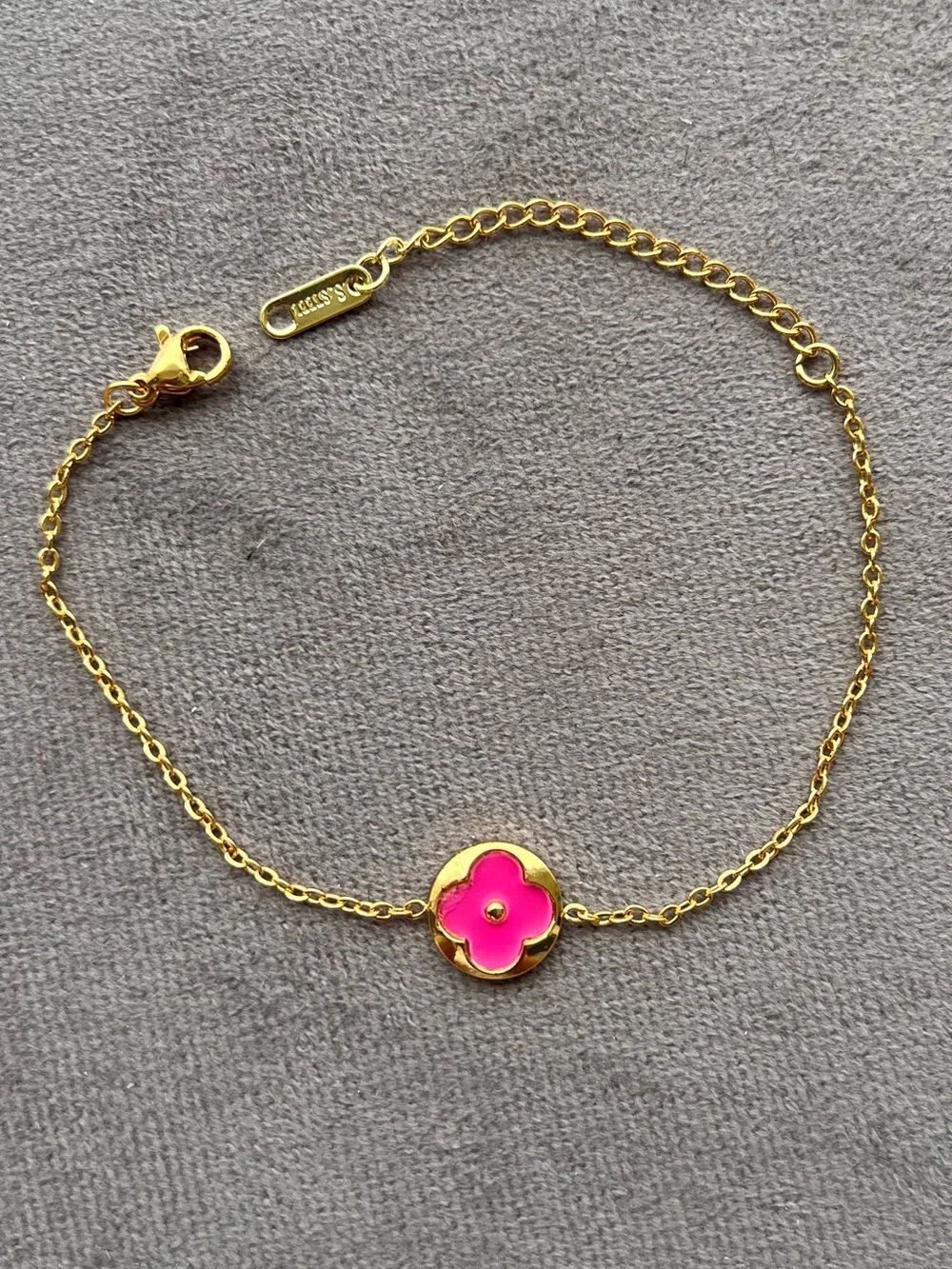 Gold Stainless Steel Chain Bracelet with Pink Flower Clover Charm